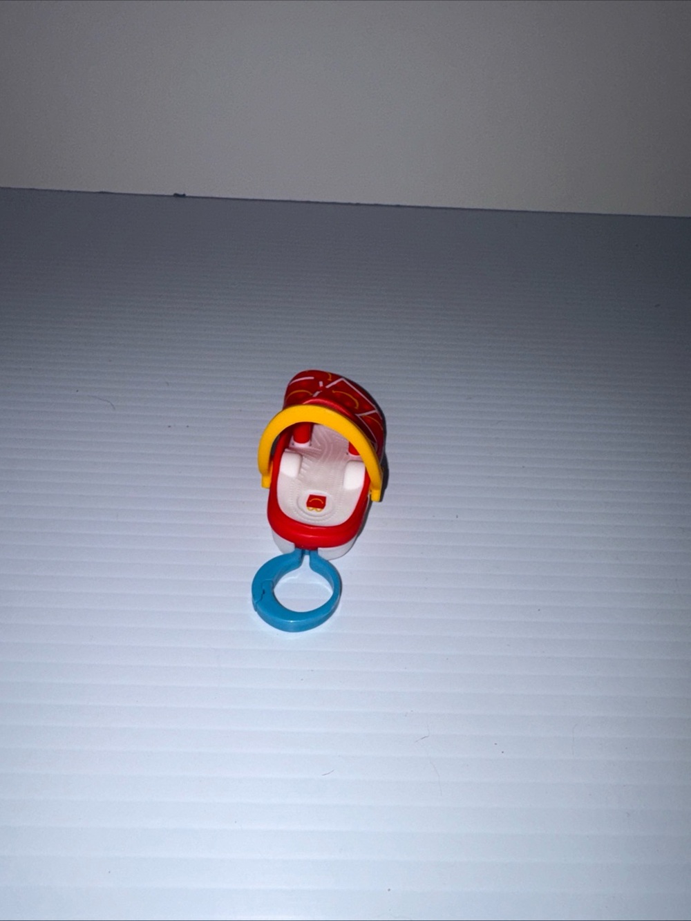 Exclusive No 2 CROCS Plastic Keychain Clip 2024 McDonald's HAPPY MEAL TOYS RED - Picture 8 of 11
